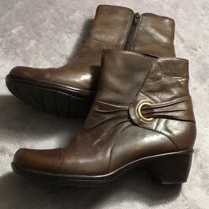 CLARKS Bendables Ankle Boots Brown Side Zip 11M Block Heel comfort faux …